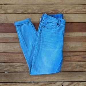 UO BDG | High Waisted Skinny Fit Light Wash Jeans.